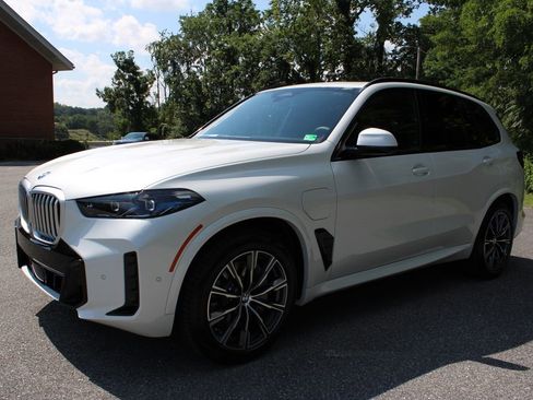 New 2026 BMW X5 xDrive50e w/ M Sport Package image 4