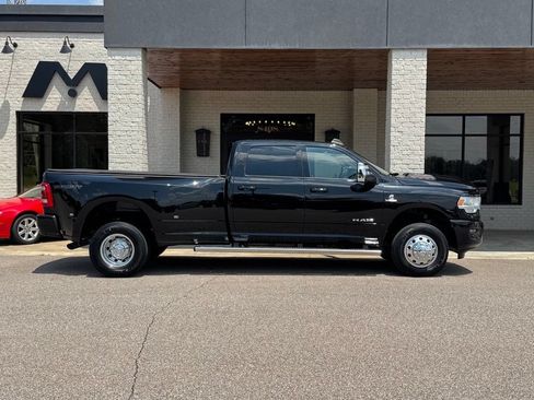 Used 2024 RAM 3500 Laramie w/ Sport Appearance Package AWD/4WD image 17