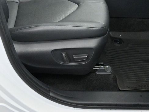 Used 2024 Toyota Grand Highlander XLE image 34