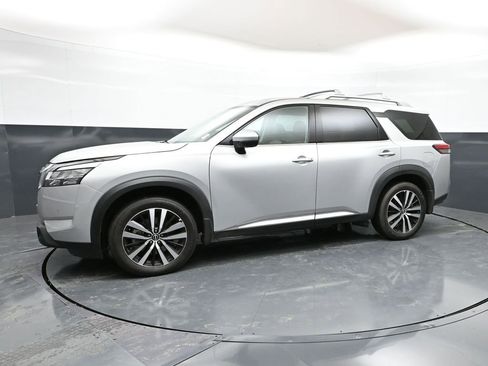 Used 2024 Nissan Pathfinder Platinum w/ Cargo Package AWD/4WD image 7