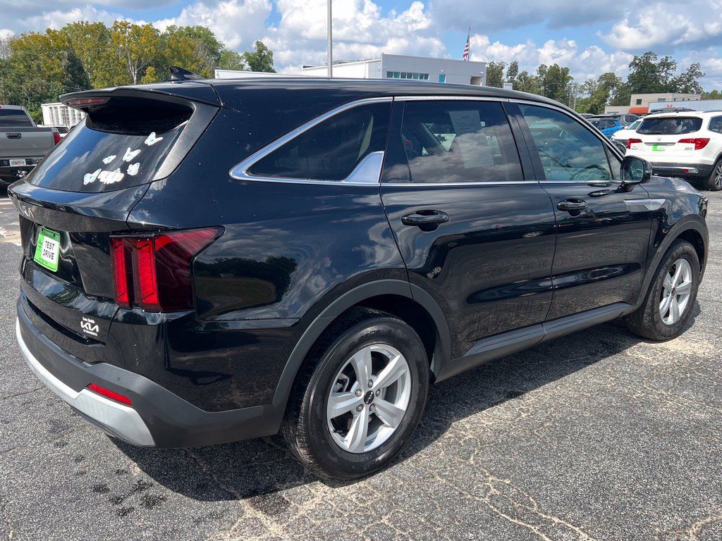 Used 2025 Kia Sorento LX FWD image 3