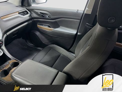 Used 2023 GMC Acadia SLE AWD/4WD image 21