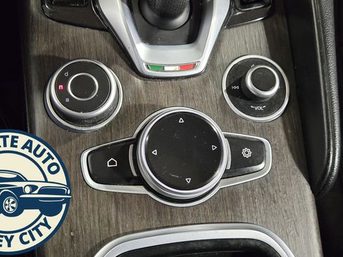 Used 2022 Alfa Romeo Giulia Ti image 15