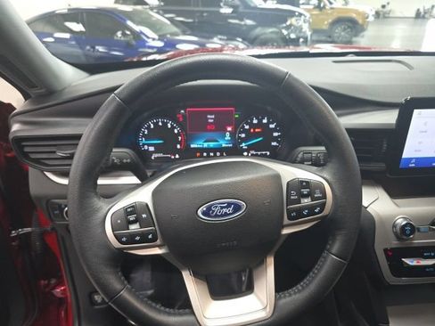 Used 2024 Ford Explorer XLT AWD/4WD image 19