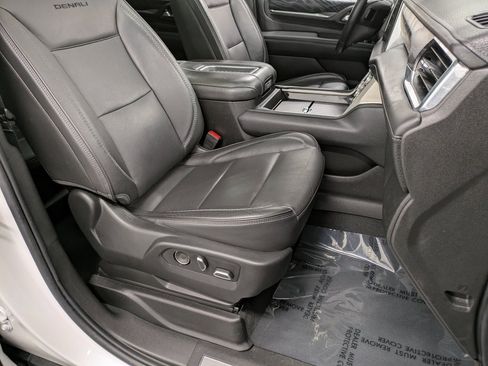 Used 2021 GMC Yukon Denali w/ Denali Premium Package image 28