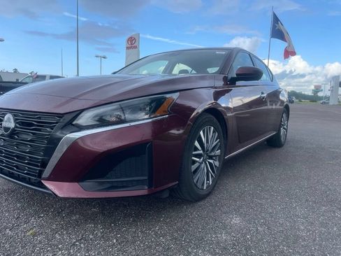 Used 2023 Nissan Altima 2.5 SV FWD image 11