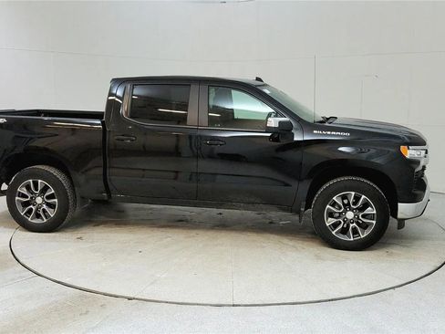 Used 2022 Chevrolet Silverado 1500 LT AWD/4WD image 8