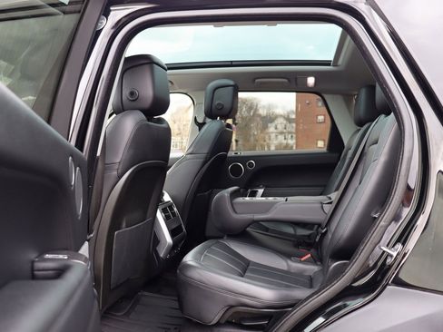 Used 2020 Land Rover Range Rover Sport SE image 15