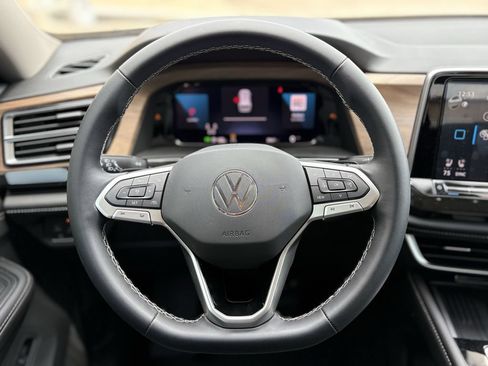 Used 2025 Volkswagen Atlas SE FWD image 15