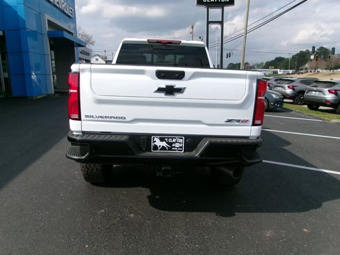 New 2026 Chevrolet Silverado 2500 ZR2 image 4