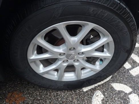 Used 2017 Jeep Cherokee Latitude w/ Comfort/Convenience Group image 12