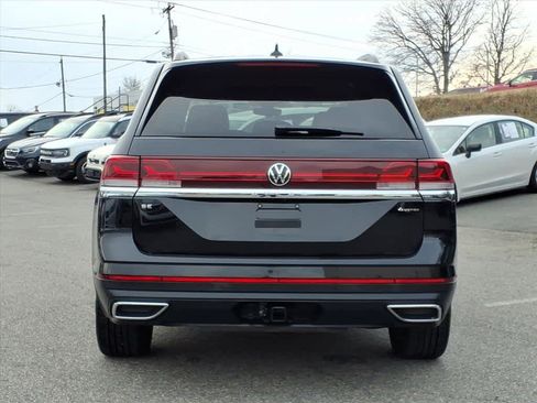 Used 2024 Volkswagen Atlas SE w/ Panoramic Sunroof Package image 4