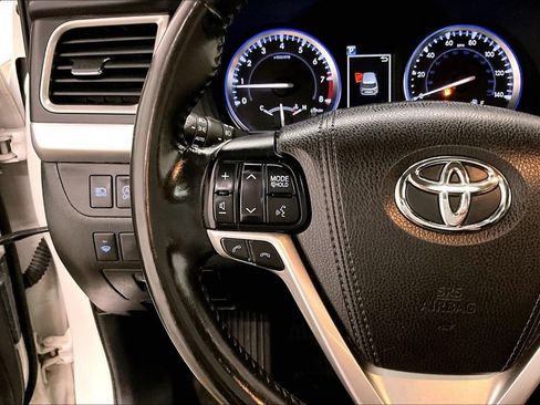 Used 2017 Toyota Highlander Limited AWD/4WD image 11