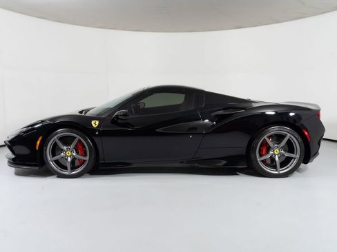 Used 2023 Ferrari F8 Tributo RWD image 3