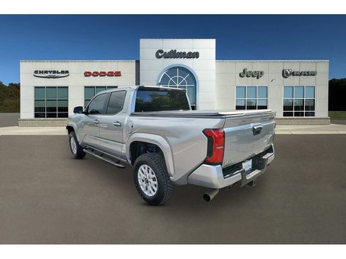 Used 2024 Toyota Tacoma SR5 w/ SR5 Upgrade Package AWD/4WD image 5