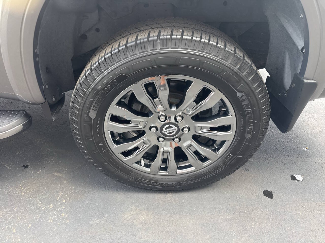 Used 2017 Nissan Titan Platinum Reserve AWD/4WD image 6