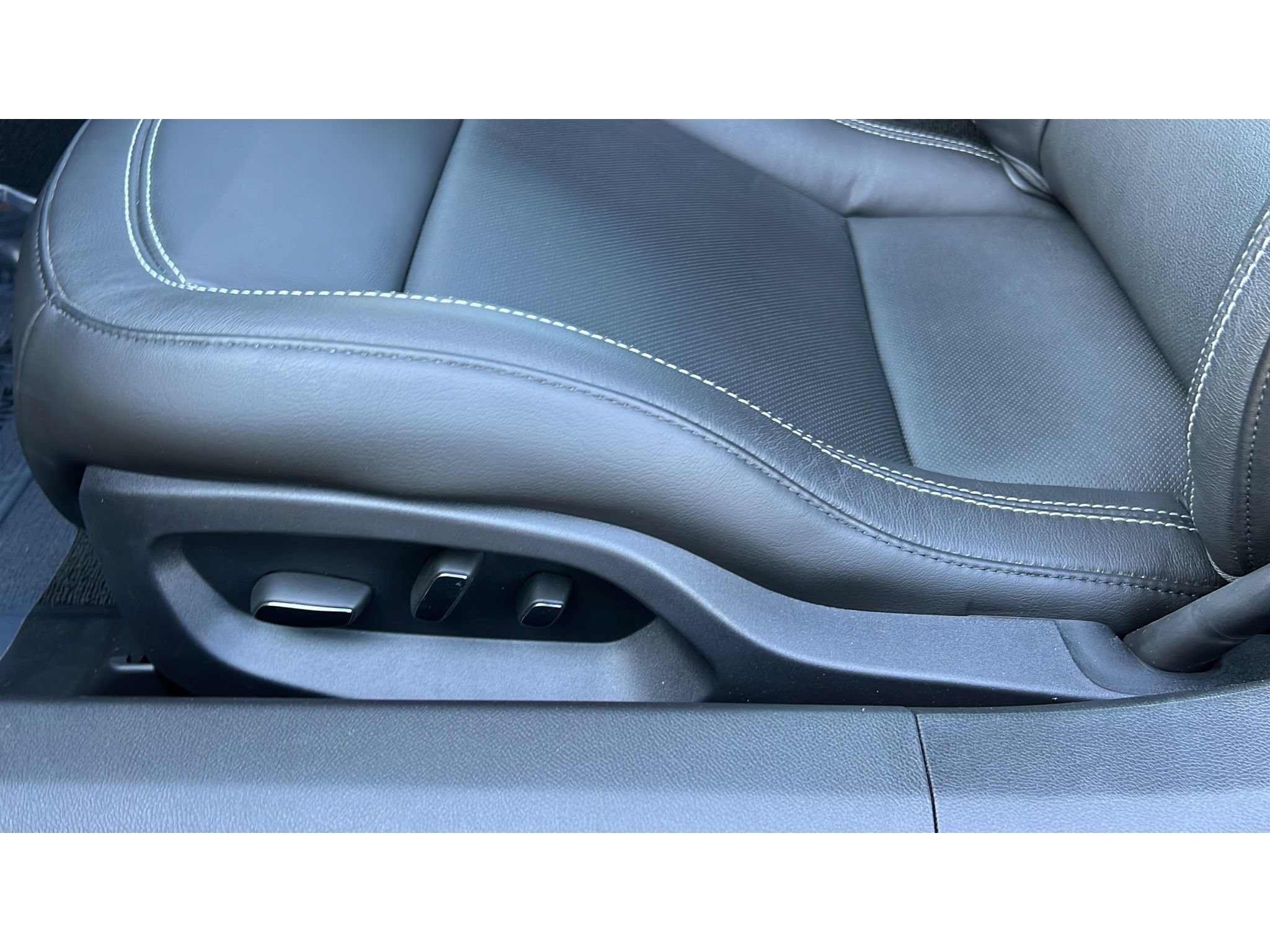 Certified 2016 Chevrolet Corvette Stingray Convertible w/ 2LT Preferred Equipment Group RWD image 25