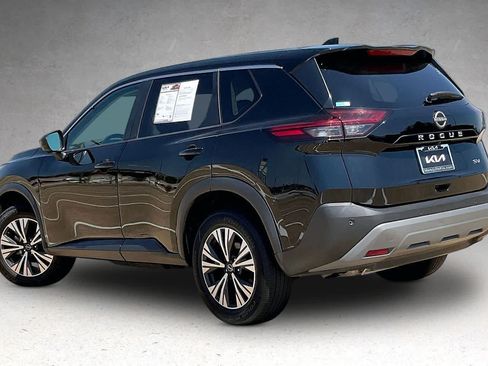 Used 2023 Nissan Rogue SV FWD image 4