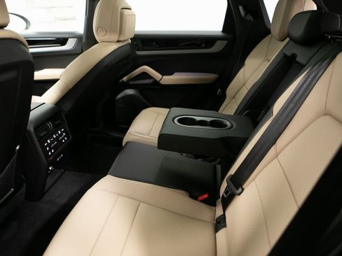 New 2026 Porsche Cayenne image 30