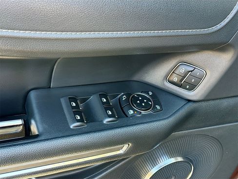 Used 2024 Ford Expedition XLT image 18