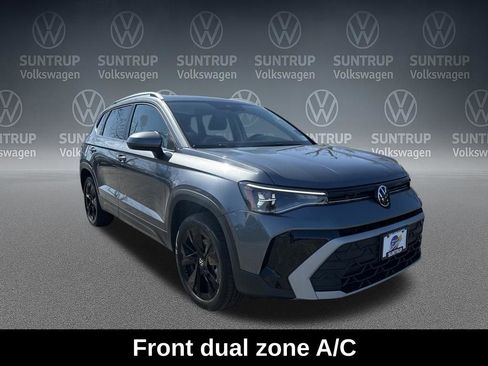 Used 2025 Volkswagen Taos SE w/ Black Wheel Package image 9