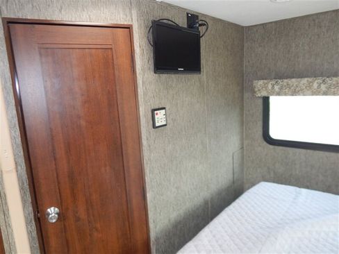 Used 2017 Mercedes-Benz Sprinter 3500 image 34