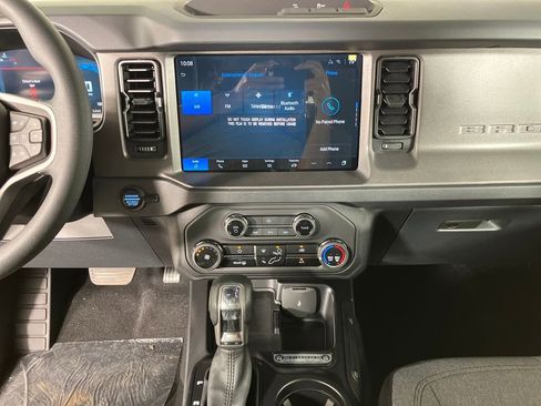 New 2025 Ford Bronco 4-Door image 27
