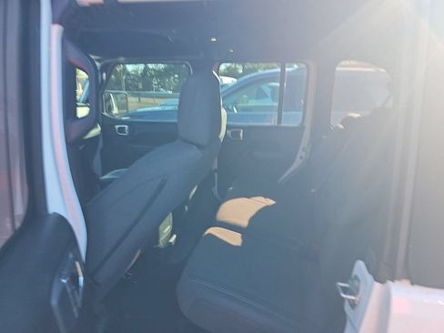 Used 2024 Jeep Wrangler Unlimited AWD/4WD image 17