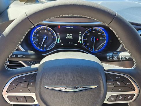 New 2026 Chrysler Pacifica Select FWD image 25