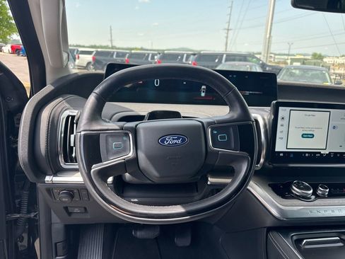 Used 2025 Ford Expedition Platinum AWD/4WD image 11