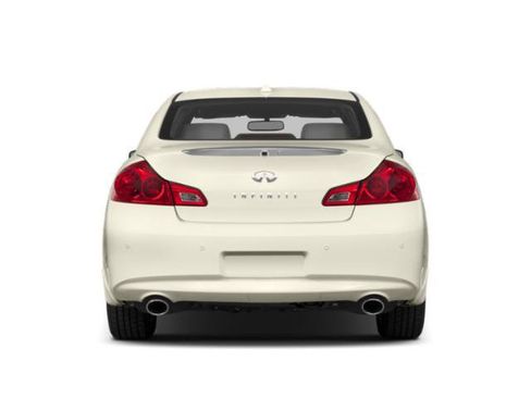 Used 2015 INFINITI Q40 w/ Moonroof Package RWD image 8