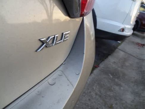 Used 2017 Toyota Camry XLE image 7