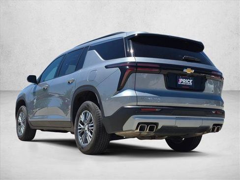 Used 2024 Chevrolet Traverse LT FWD image 8