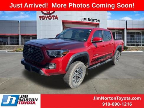 Used 2020 Toyota Tacoma TRD Off-Road w/ Technology Package AWD/4WD image 2
