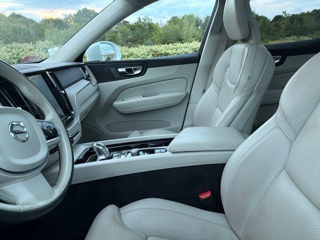 Used 2018 Volvo XC60 T8 Inscription w/ Luxury Seat Package AWD/4WD image 7