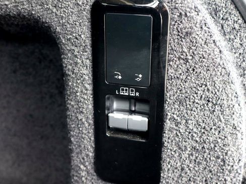 Used 2023 Land Rover Range Rover SE image 38