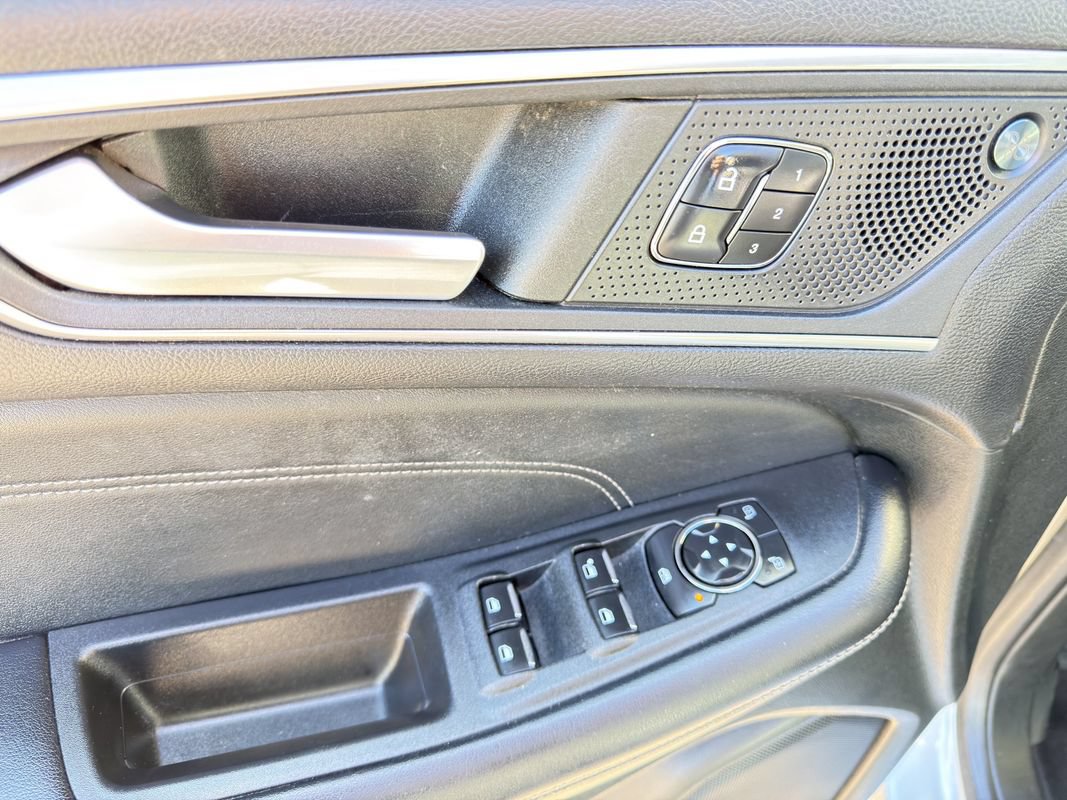 Used 2022 Ford Edge Titanium AWD/4WD image 10