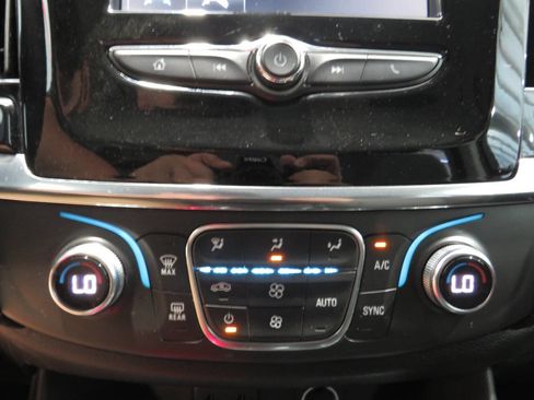 Used 2019 Chevrolet Traverse LS FWD image 23