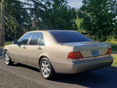 Used 1993 Mercedes-Benz 300 SD Sedan image 8