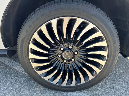 Used 2020 Lincoln Navigator Black Label w/ Cargo Convenience Package AWD/4WD image 34