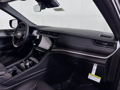 New 2026 Jeep Grand Cherokee L Limited image 25