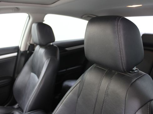 Used 2017 Honda Civic Touring image 5