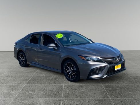 Used 2024 Toyota Camry SE image 7