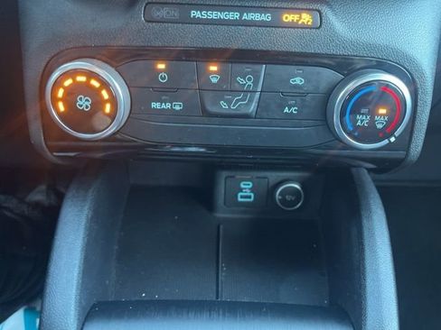 Used 2021 Ford Escape SE w/ SE Sport Appearance Package image 22