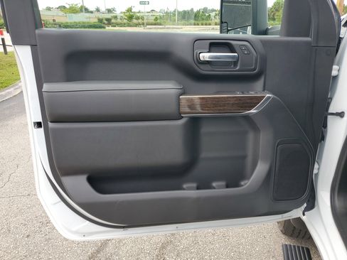 Used 2024 GMC Sierra 2500 SLE w/ SLE Convenience Package image 21