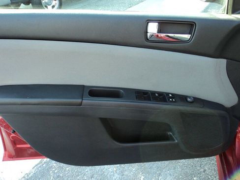 Used 2011 Nissan Sentra 2.0 SR w/ Special Edition Pkg image 11