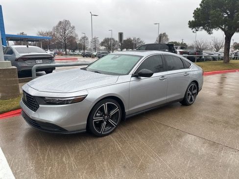 Used 2023 Honda Accord Sport image 2