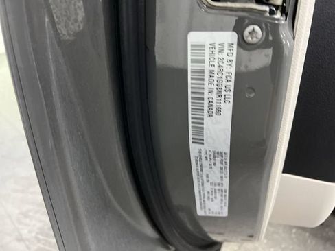 Used 2022 Chrysler Pacifica Limited FWD image 35