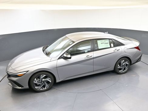 Certified 2025 Hyundai Elantra Sport FWD image 36