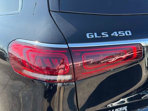 Used 2023 Mercedes-Benz GLS 450 4MATIC image 10